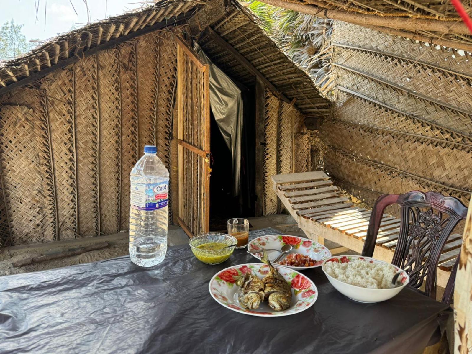 Delft Jeyam Resorts Delft East Room photo