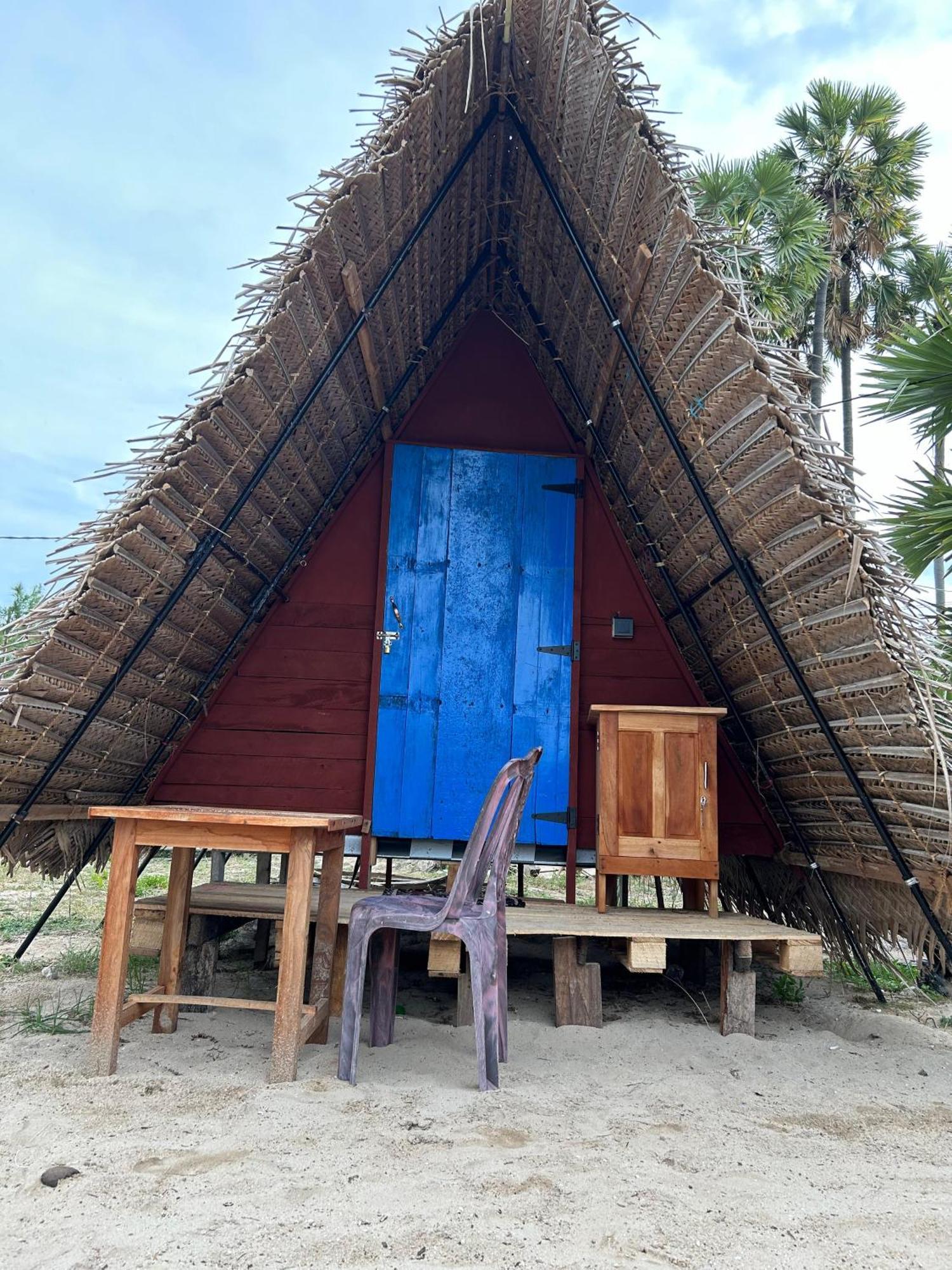 Delft Jeyam Resorts Delft East Room photo
